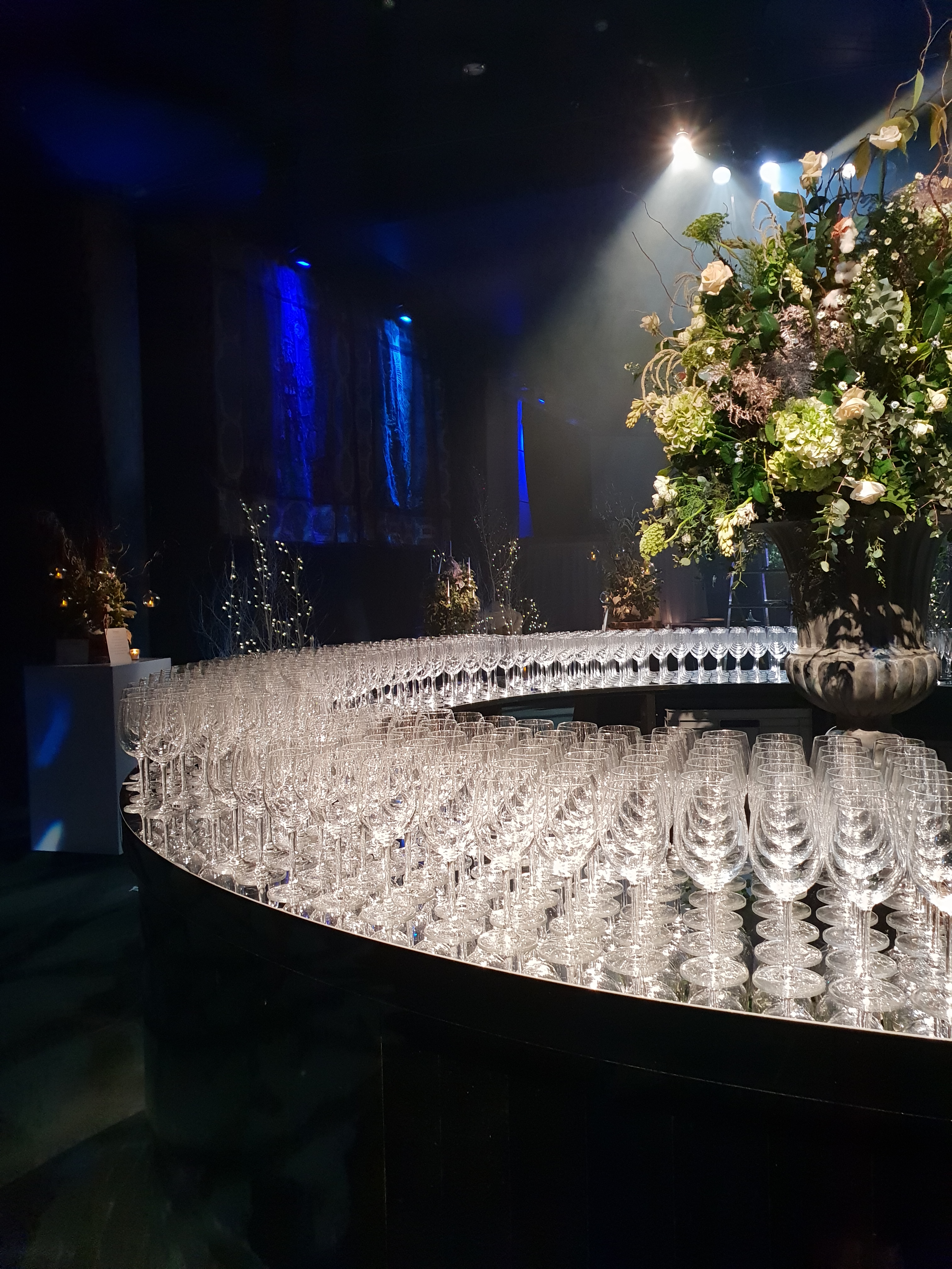 Underglobe - s3bmpxlxq11.jpg