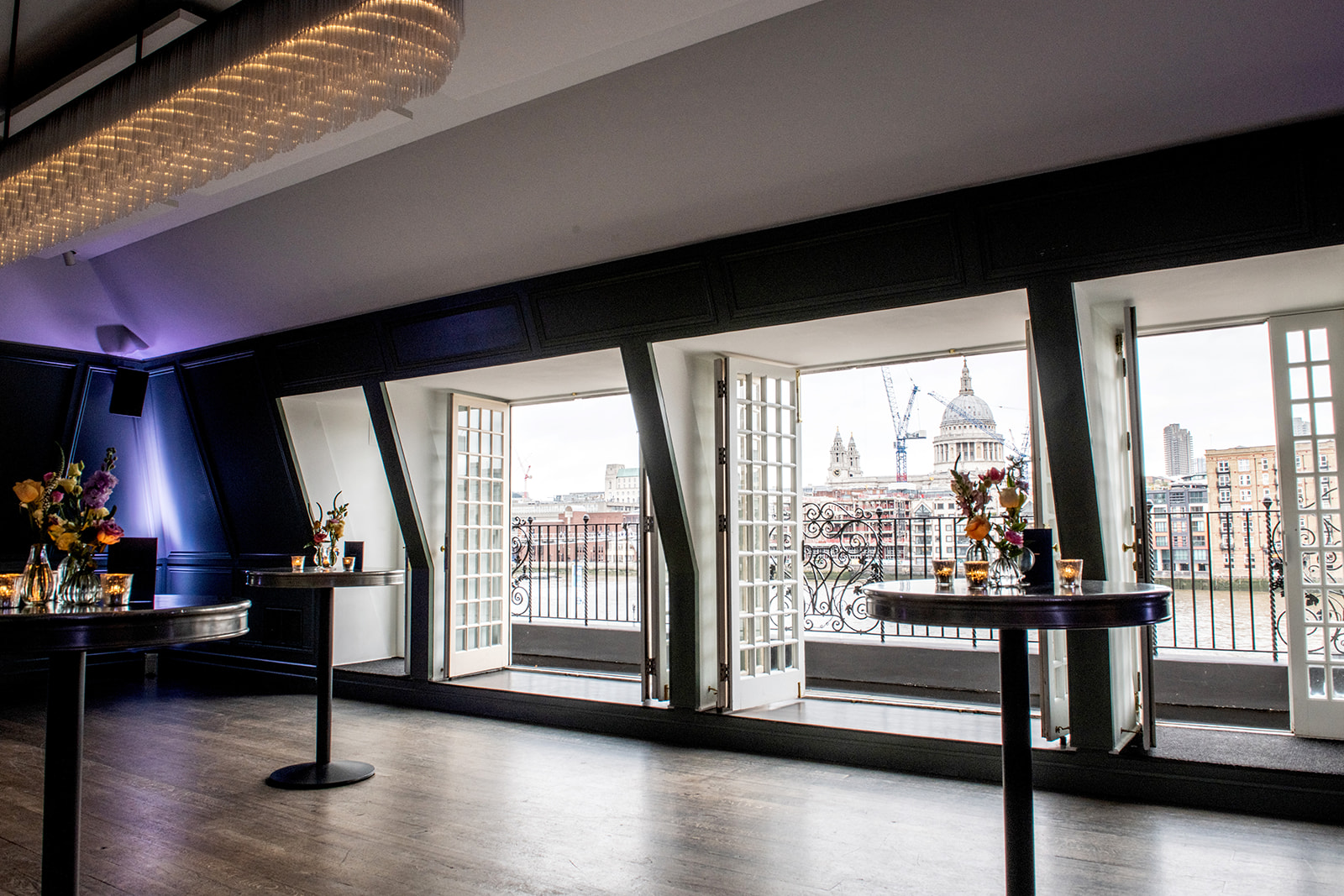 The Balcony Room - i2baibbd4a5.jpg