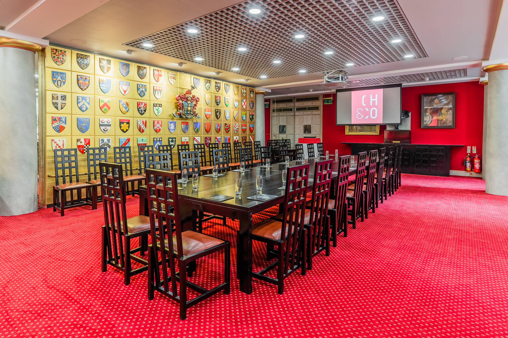 Livery Hall in Founders' Hall: elegant meeting room for corporate events with red carpet.