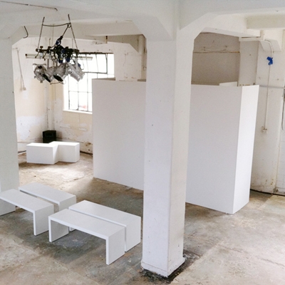 Minimalist shared workspace in Maple Works, ideal for networking and workshops.