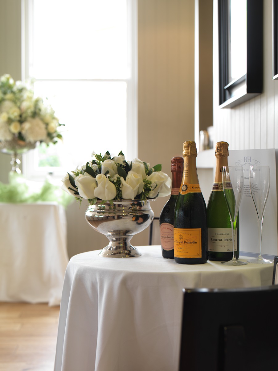 The Club Room - mmqkaeemgu3.jpg