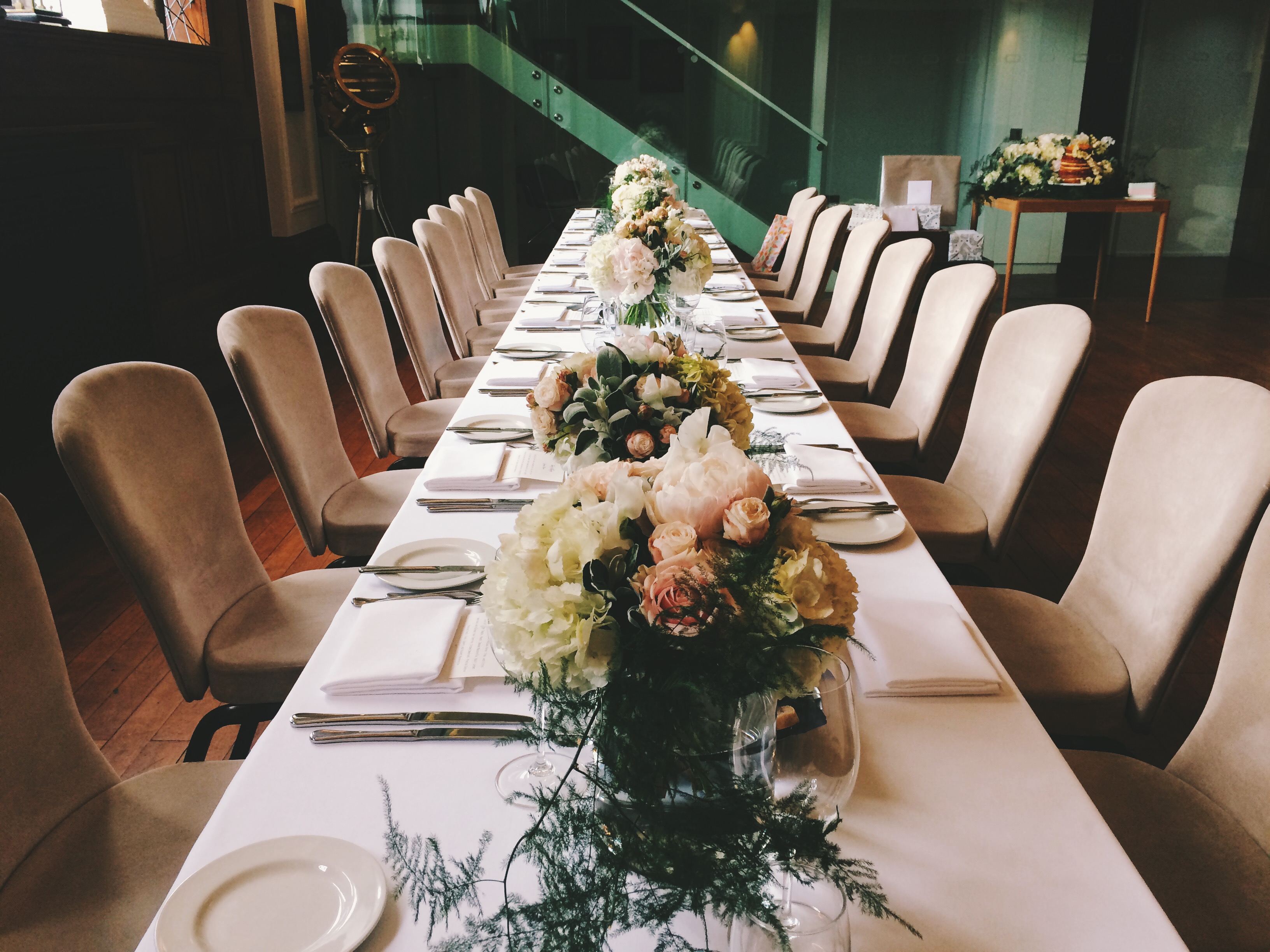 De Montfort Suite dining table, elegant decor for corporate dinners and events.