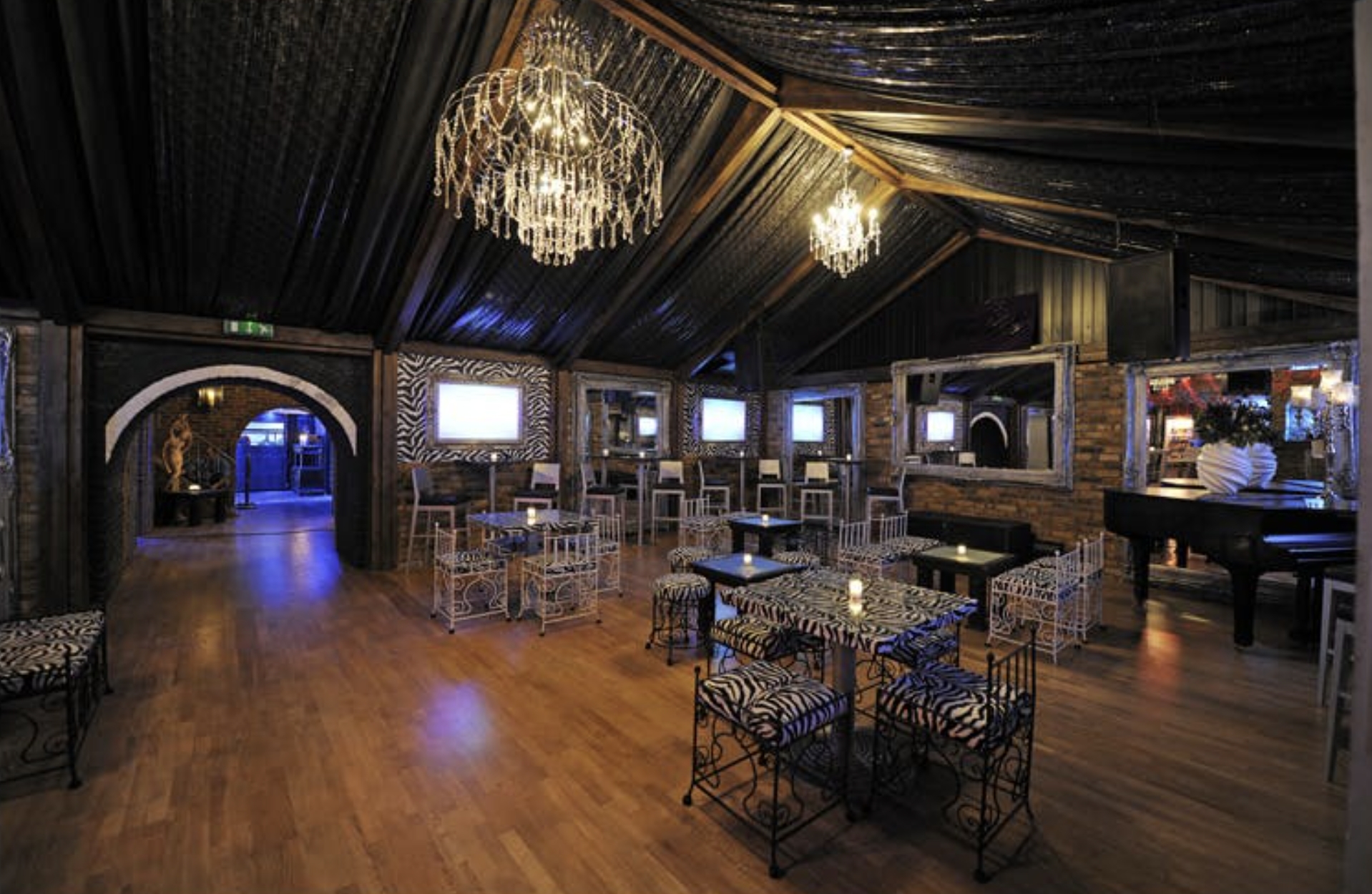Stylish Vauxhall Arches event space with chandeliers, perfect for gatherings and networking.