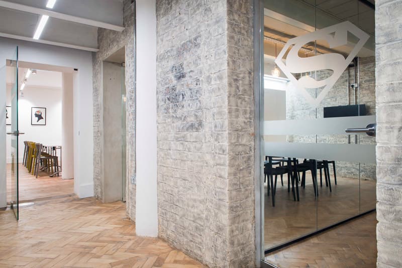 Industrial-chic studio breakout space for professional workshops and team meetings.