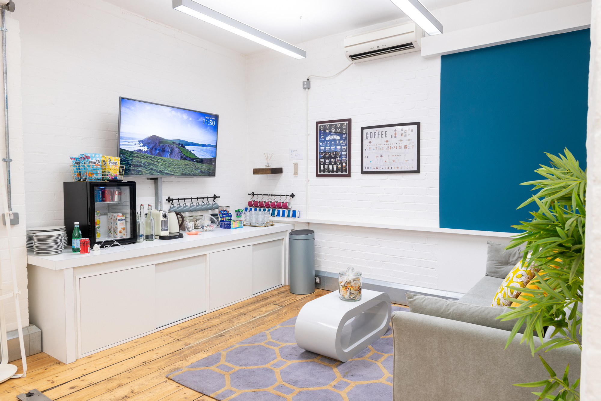 The Warehouse & Snug - 5yz2x1jsz21.jpg