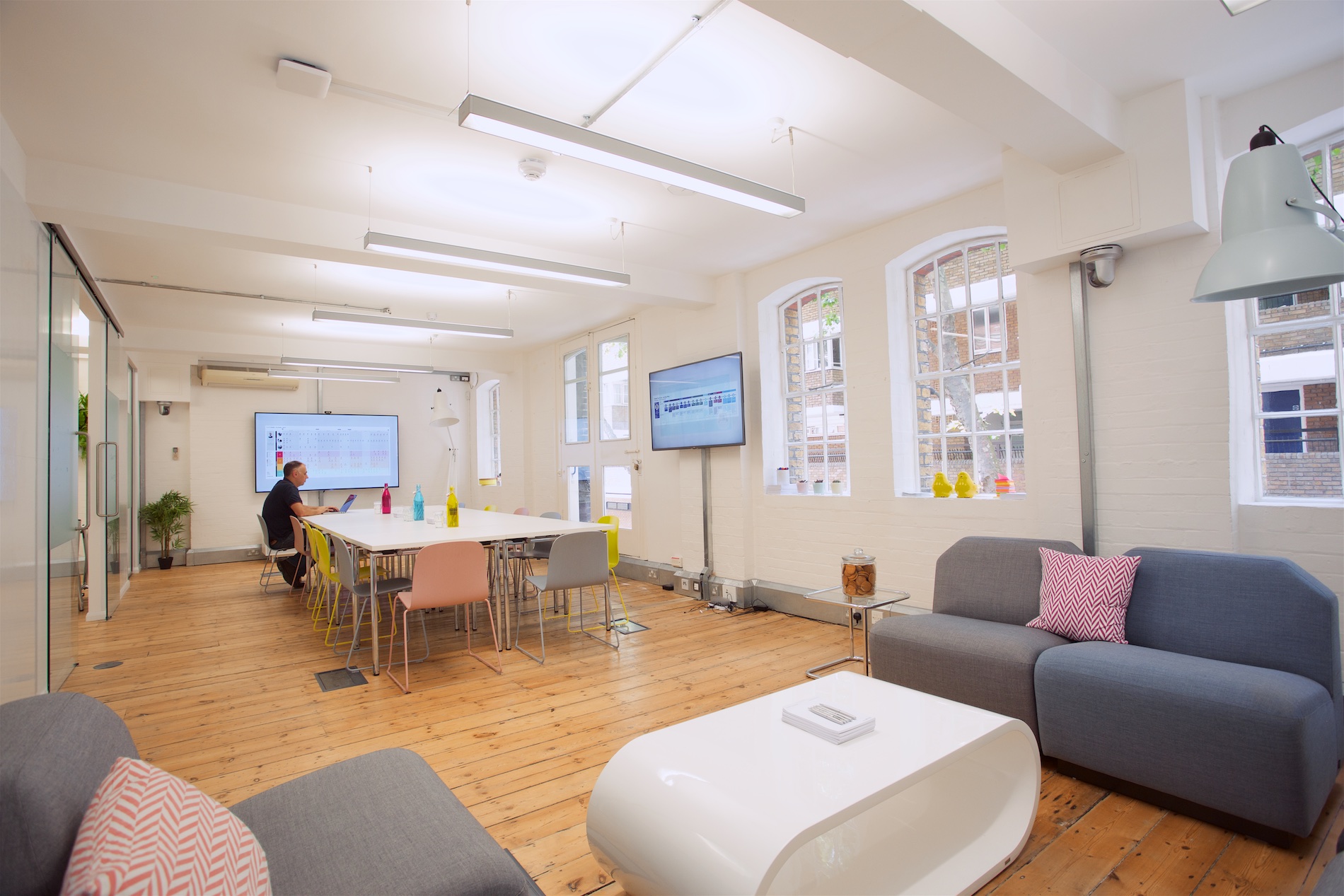 Modern meeting space with long table, ideal for collaborative events in Sutherland Labs.