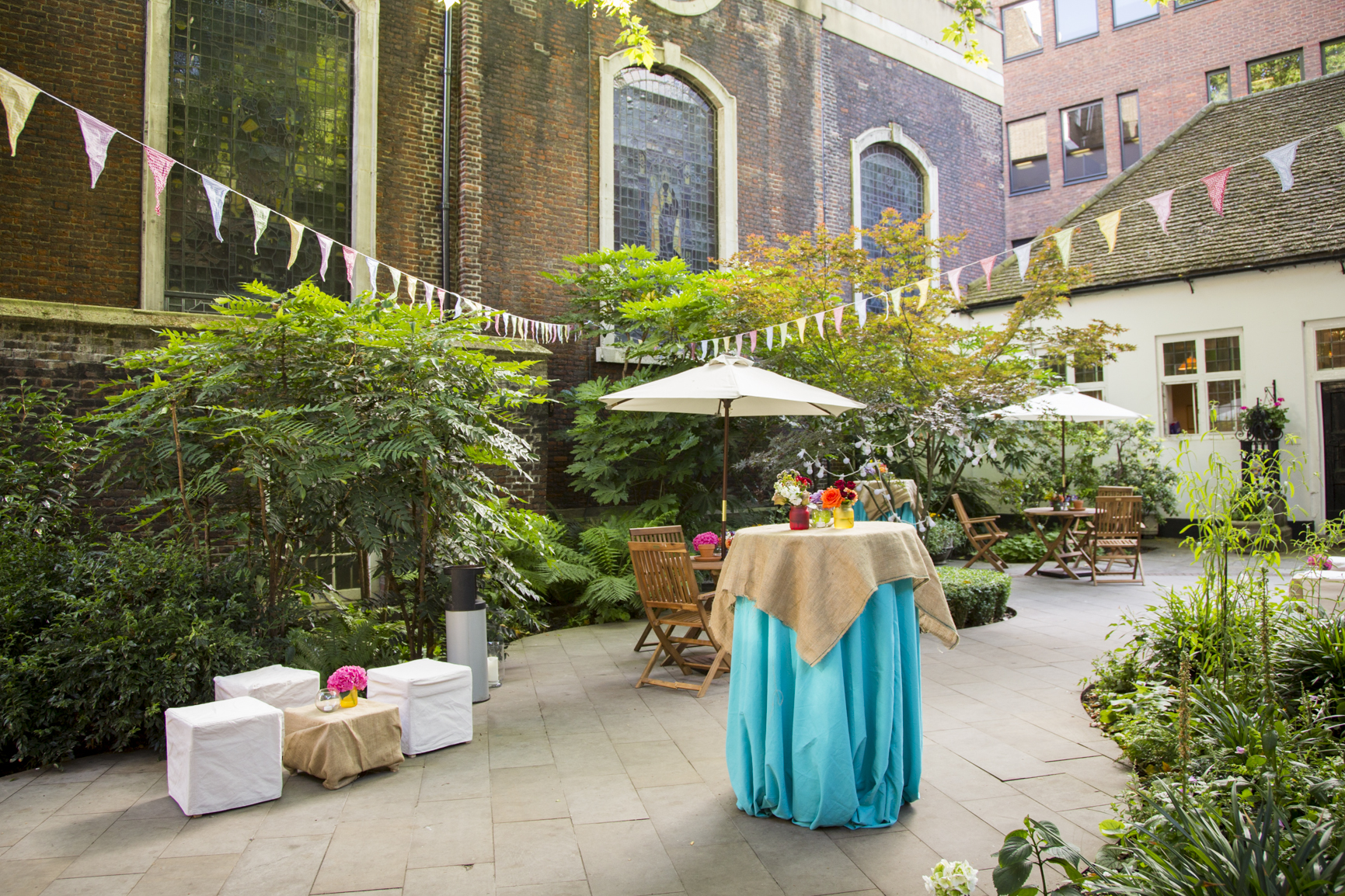 City Garden at Stationers' Hall: lush outdoor venue for intimate receptions and gatherings.