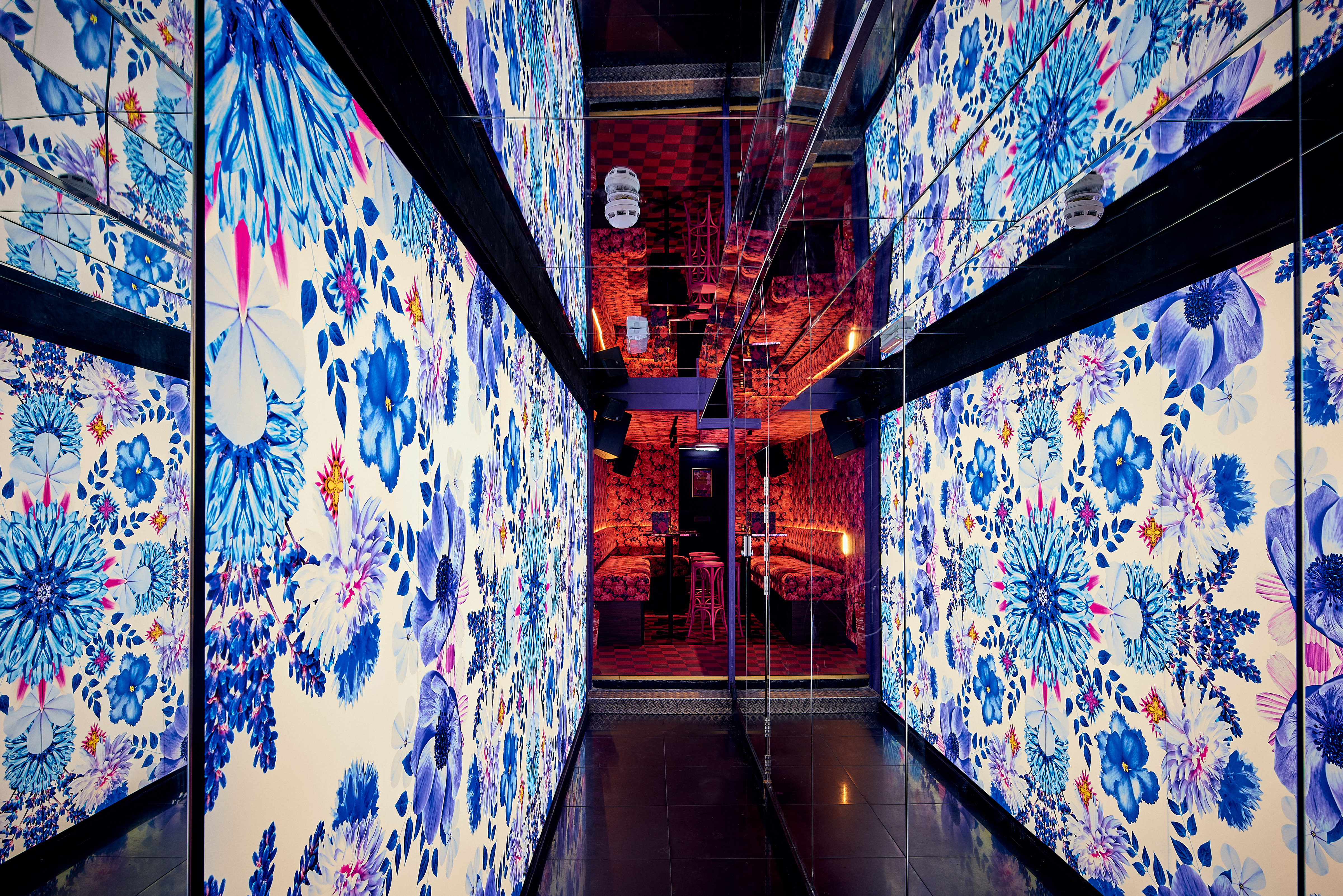 Vibrant floral corridor at Blame Gloria, perfect for events and photo opportunities.