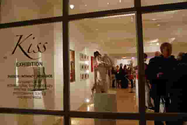 Gallery Different