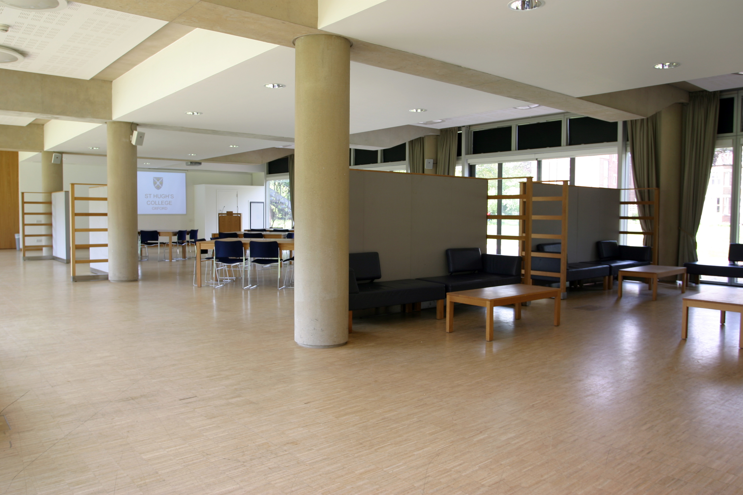 Maplethorpe Hall meeting area at St Hugh's College, ideal for events and collaboration.
