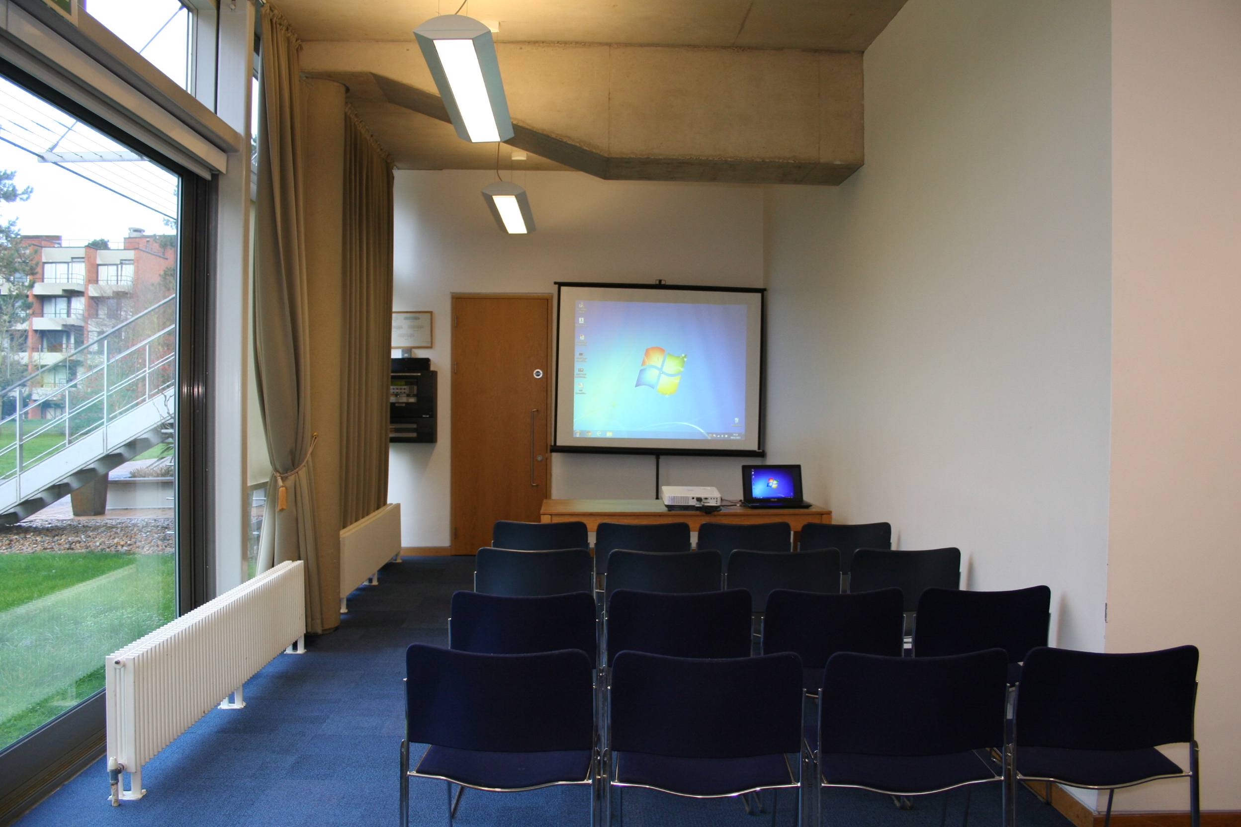 Minimalist meeting room at Maplethorpe Office, St Hugh's College for workshops and conferences.