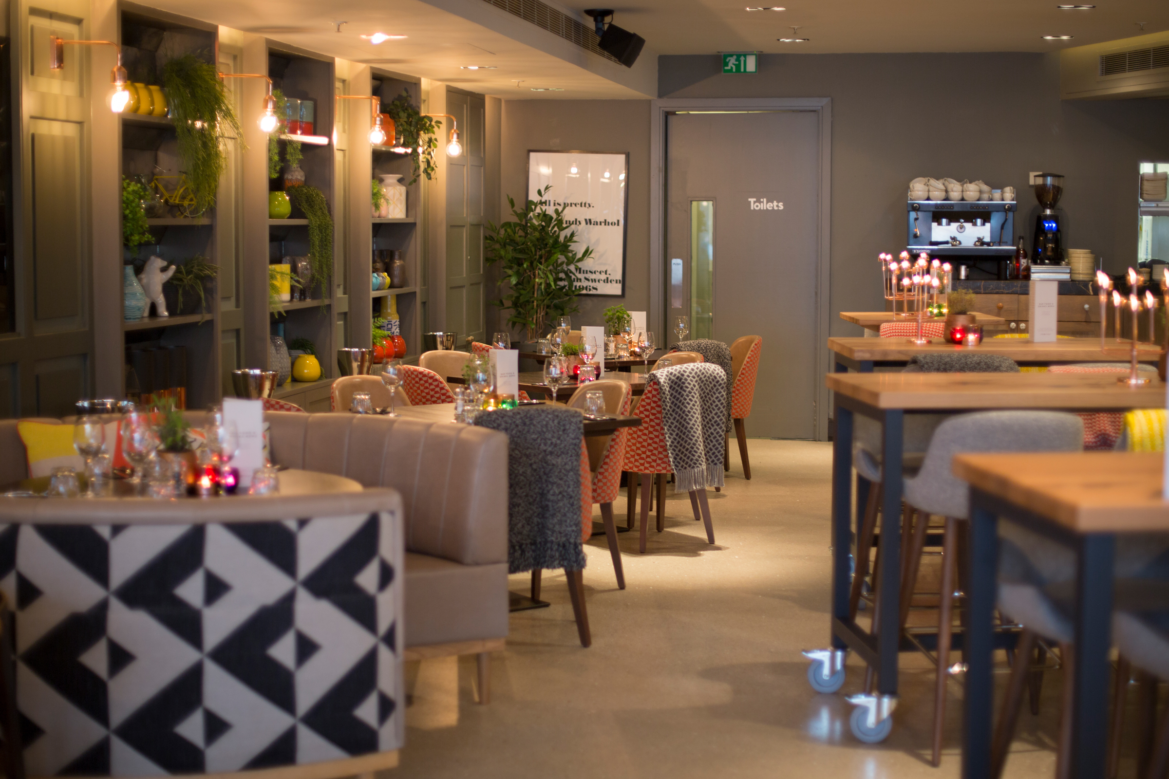 Main Bar - l1g5u2fyexa.jpg