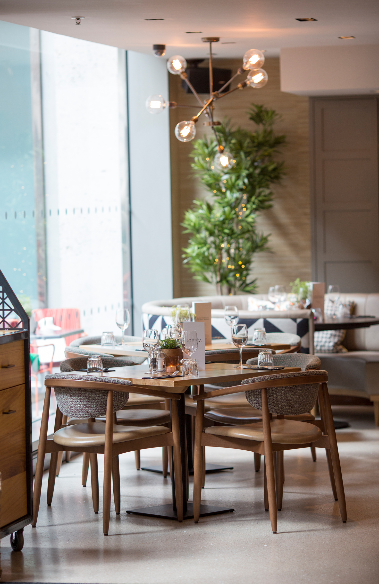 Main Bar - xq3jqgaen5e.jpg