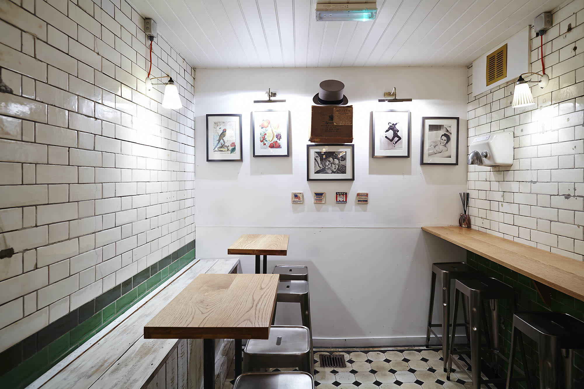 Cozy meeting space in Attendant Fitzrovia, ideal for workshops and gatherings.