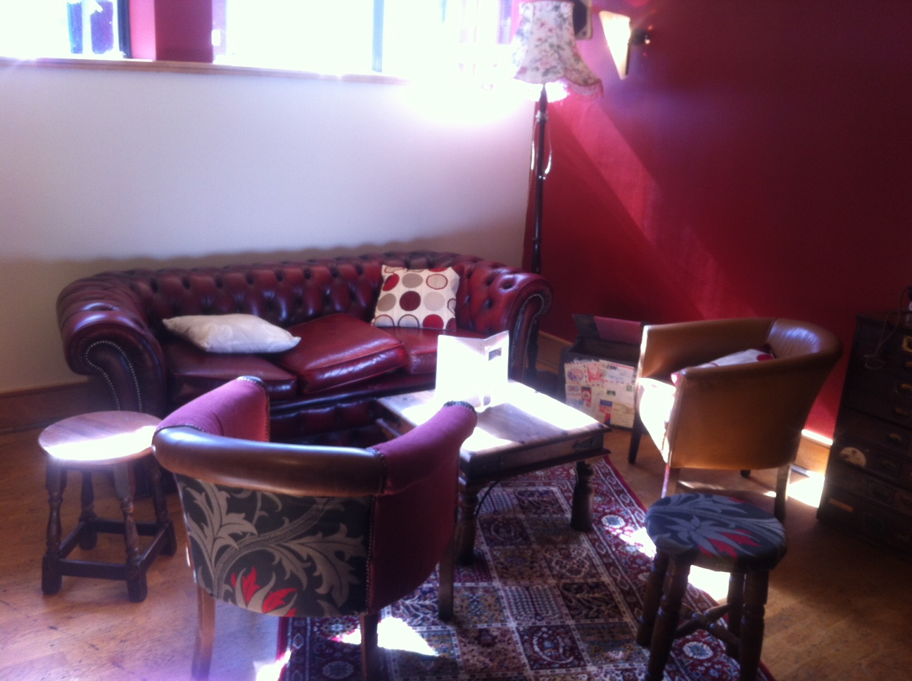 Cozy lounge with leather sofa, perfect for informal meetings and brainstorming sessions.