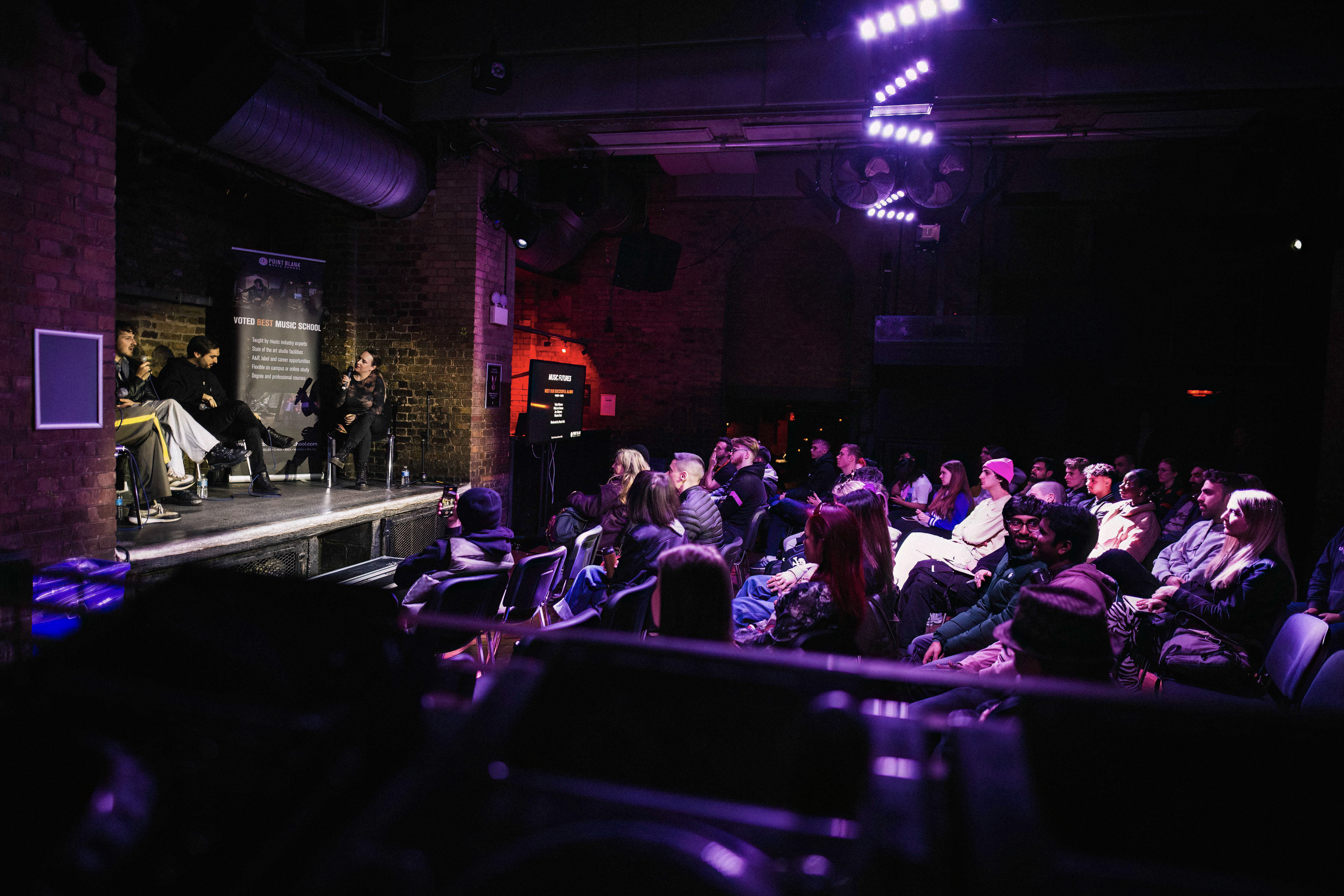 Room 2 - v3e3sb4notr.jpg