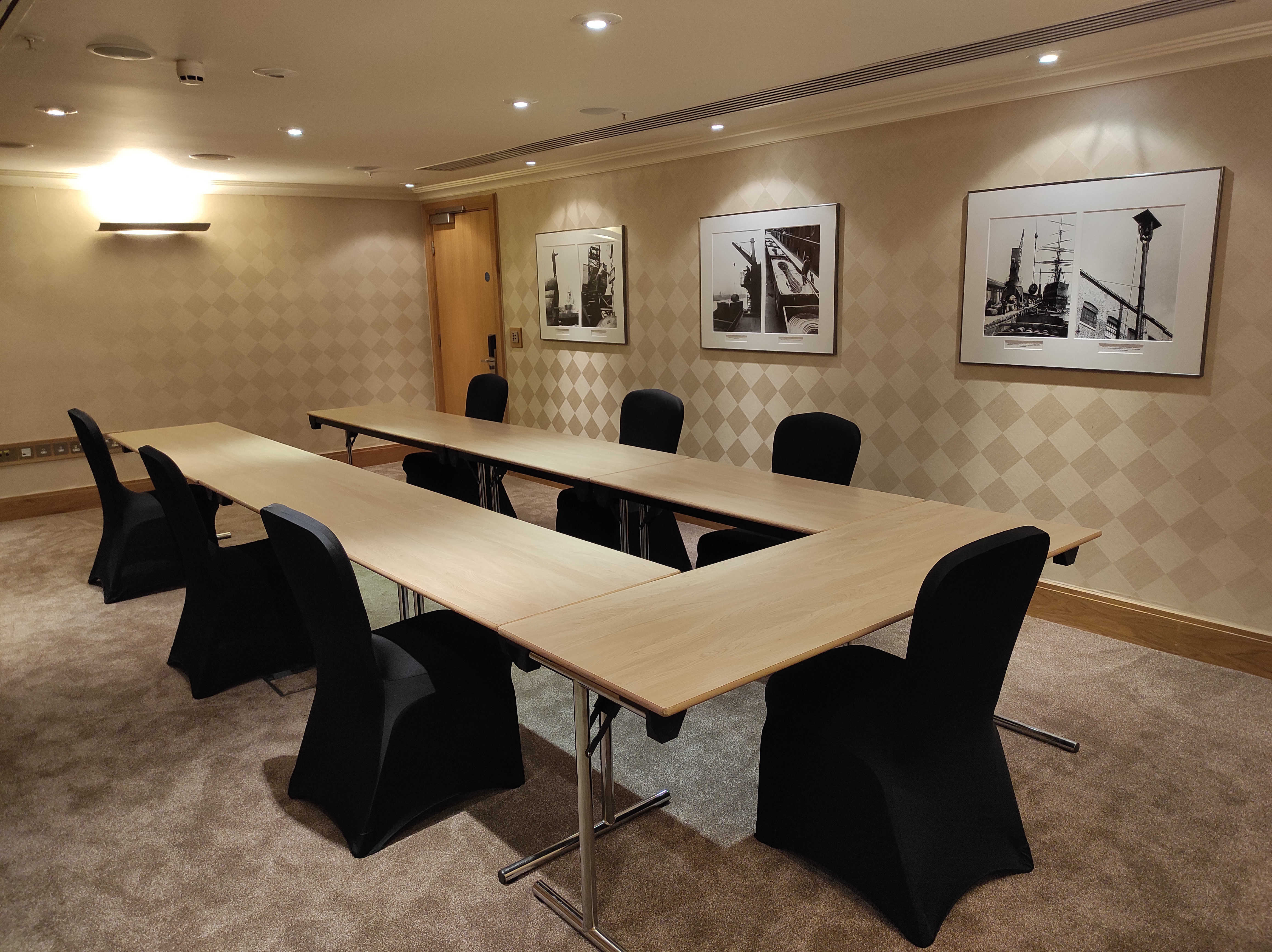 Ginger Room - wge51jqm4na.jpg