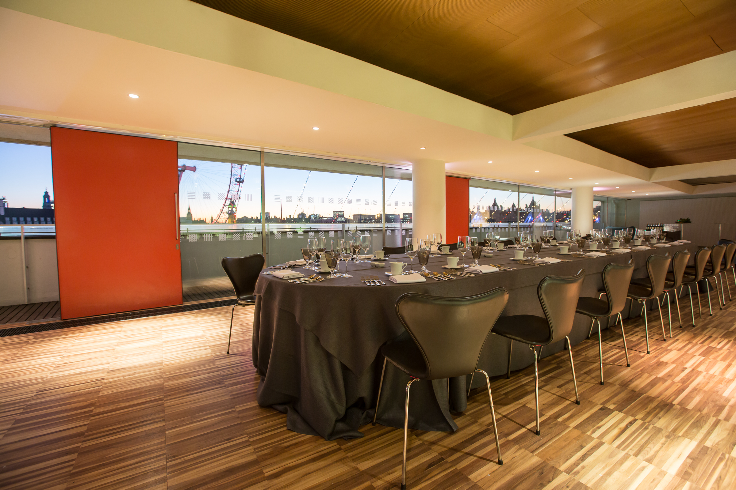 Weston Roof Pavilion event space with elegant table, ideal for corporate meetings and gatherings.