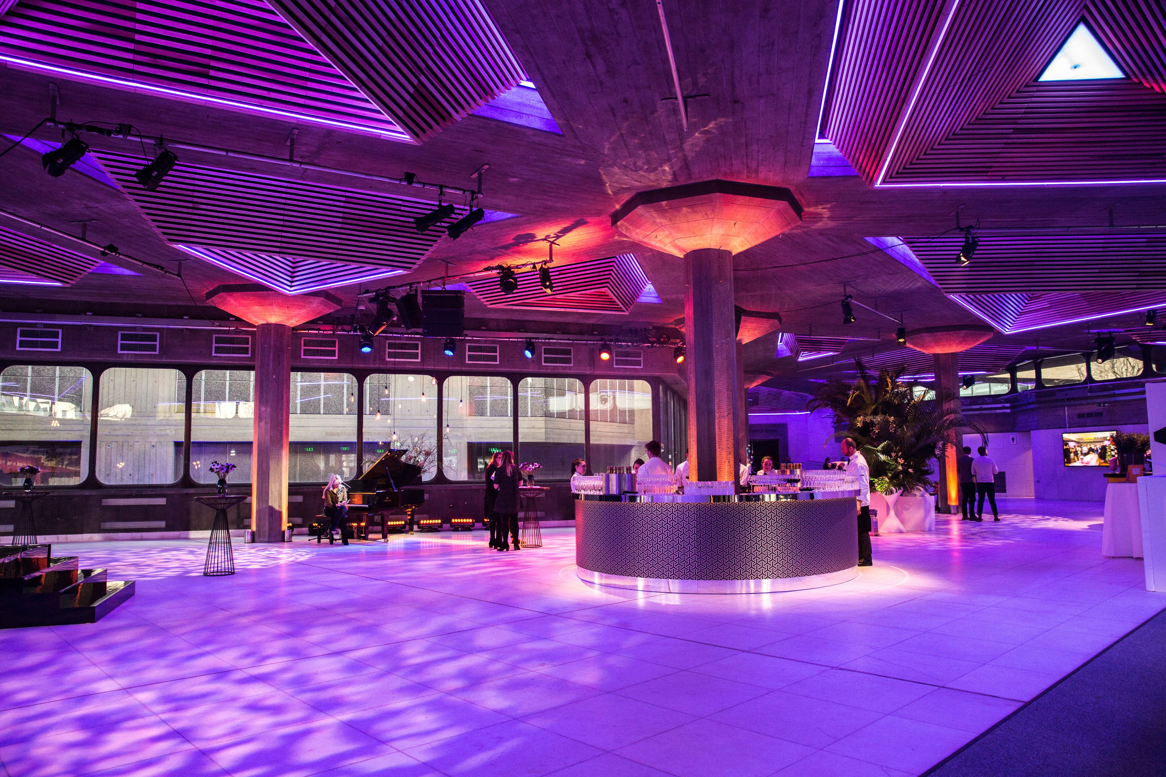 Queen Elizabeth Hall Foyer - szaa4skvrha.jpg