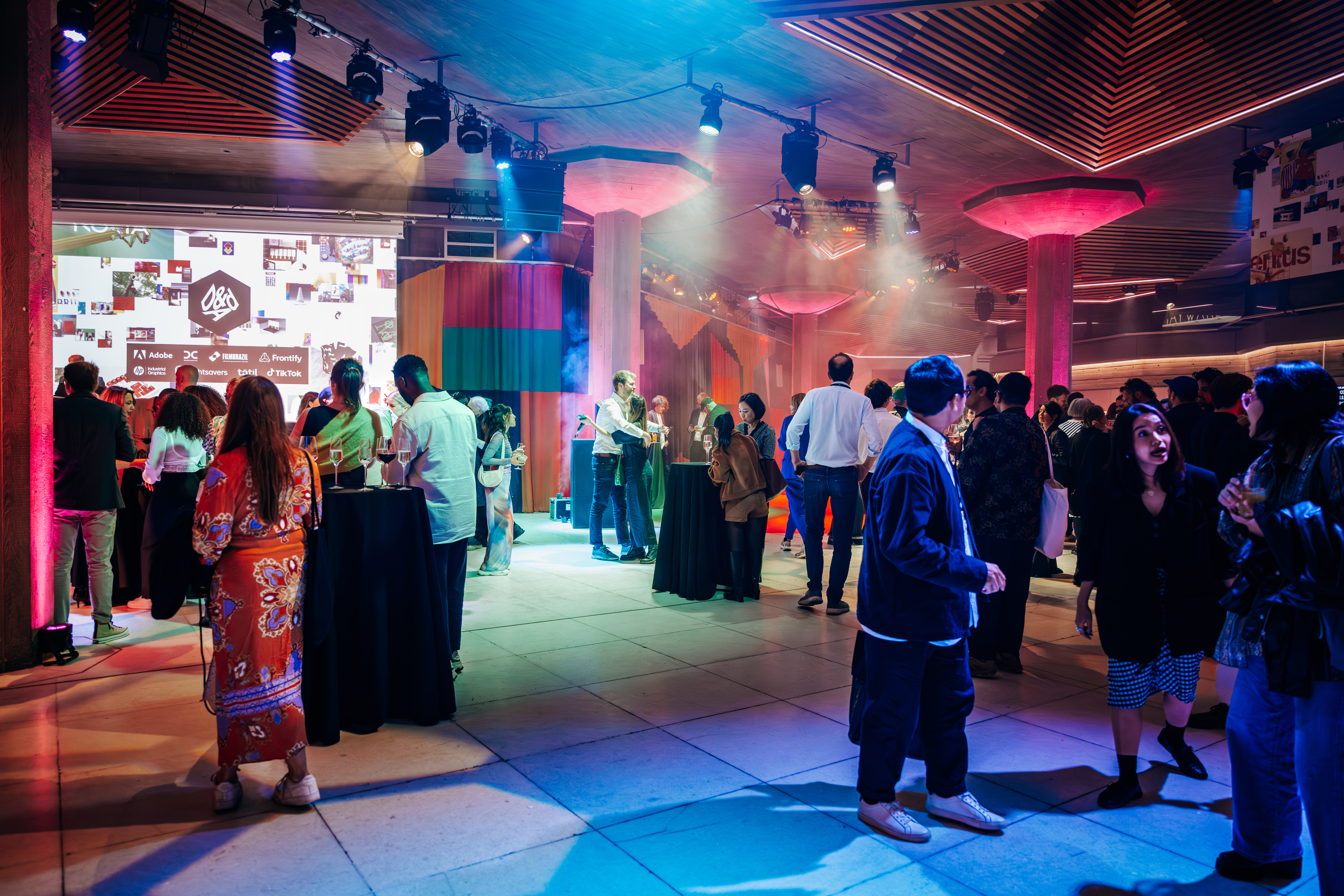 Queen Elizabeth Hall Foyer - wpj34hwzwa4.jpg