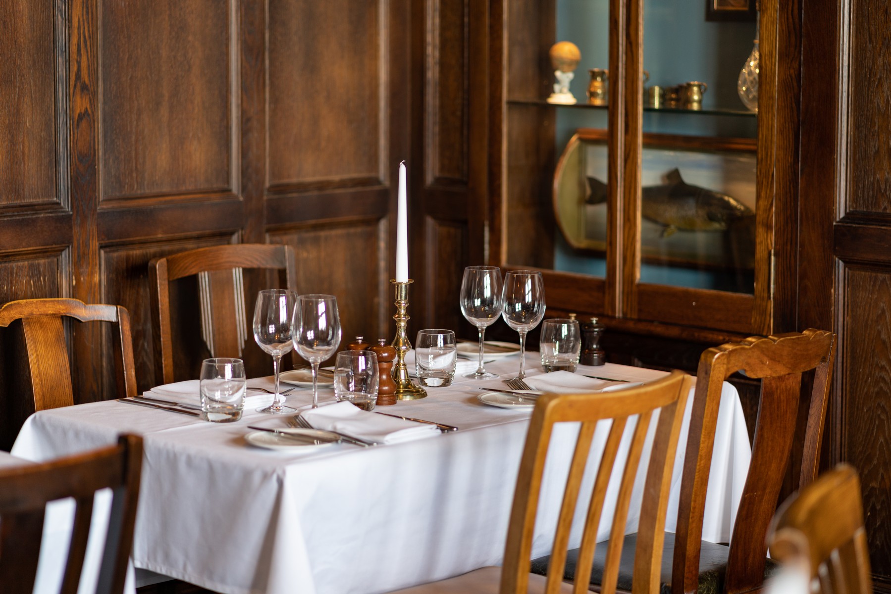 Elegant dining table in The Cabin Room, perfect for intimate gatherings and corporate dinners.