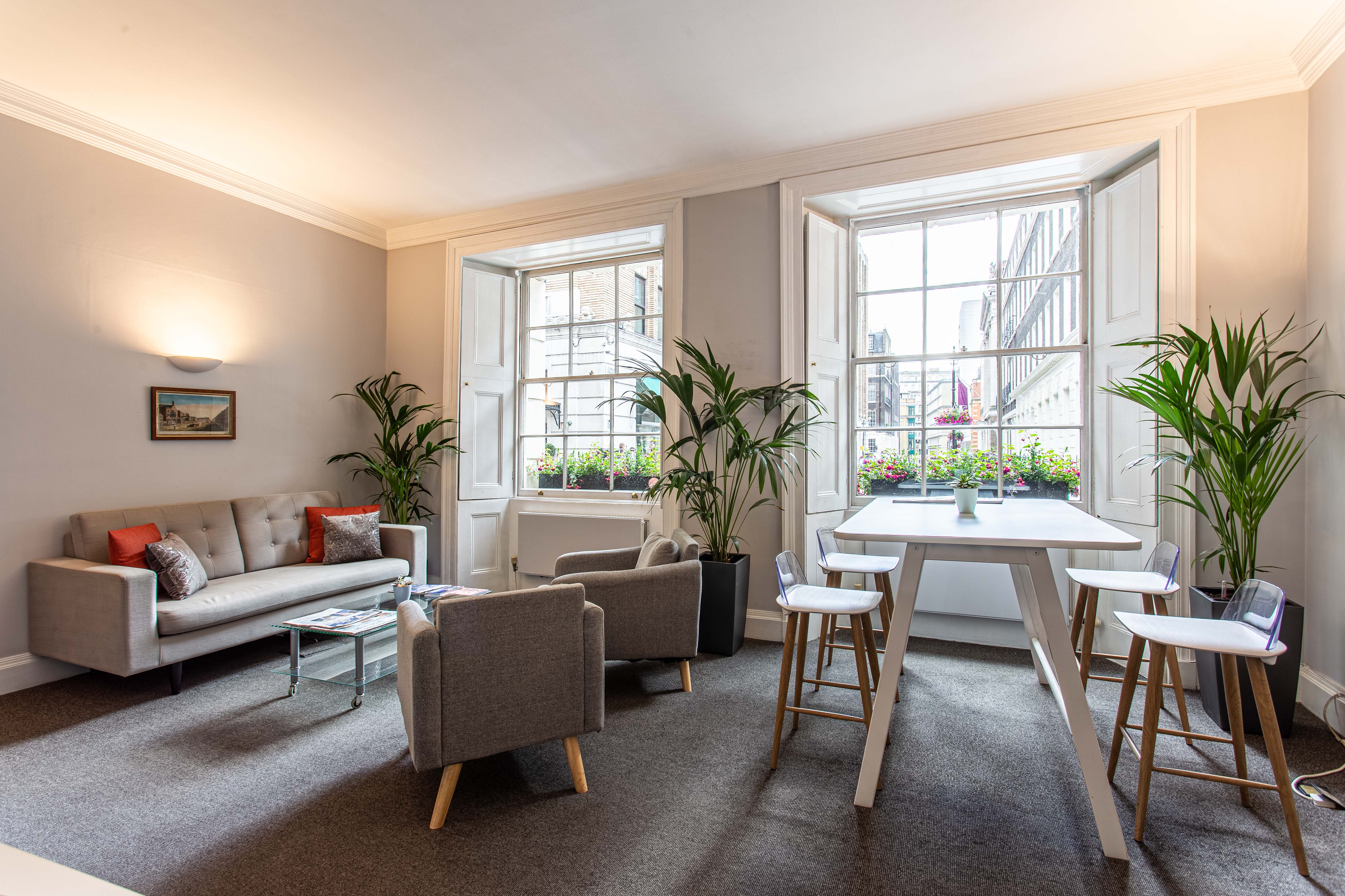 Gallery Room - mdaj1zgjvyb.jpg