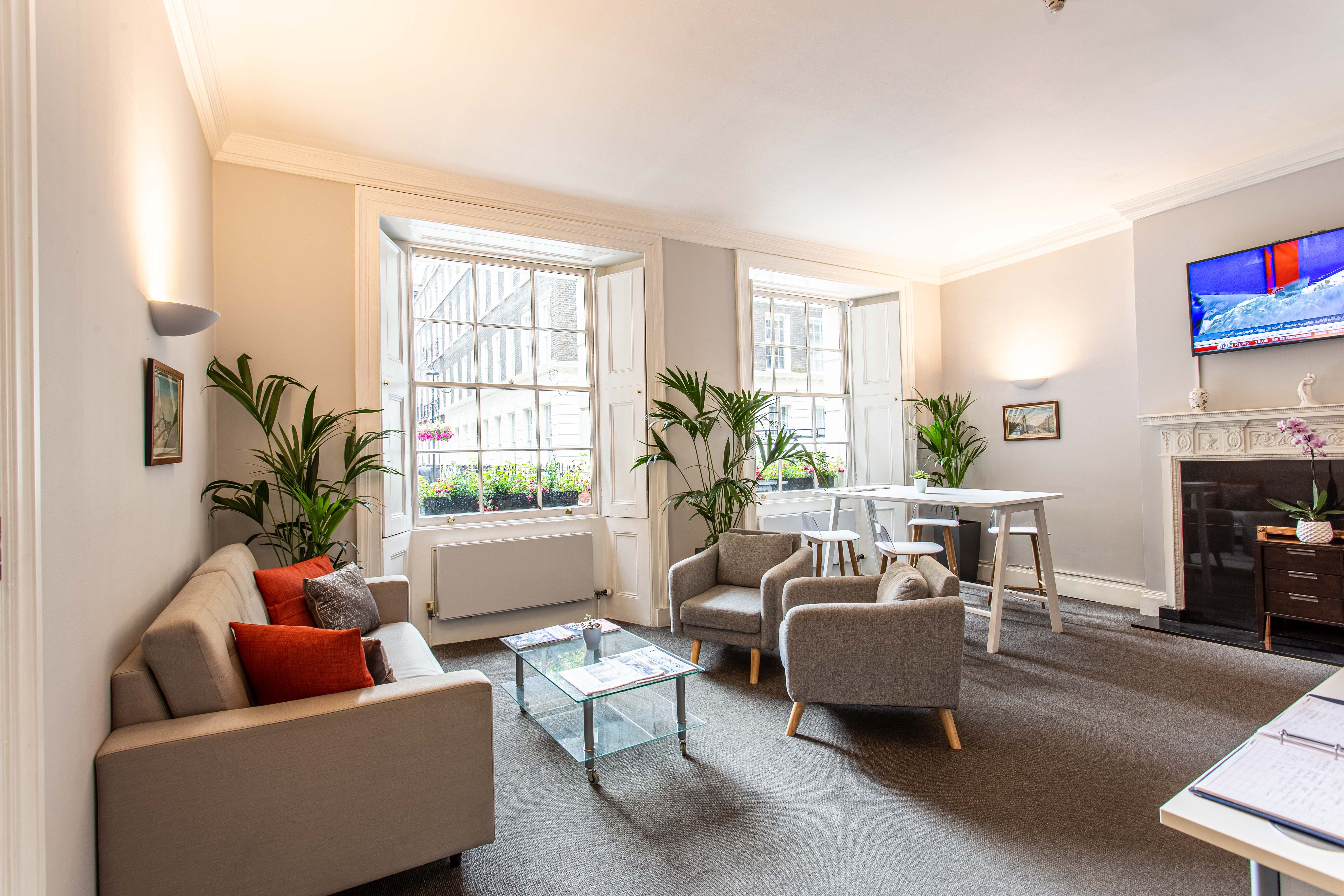 Gallery Room - uomvaesmelc.jpg