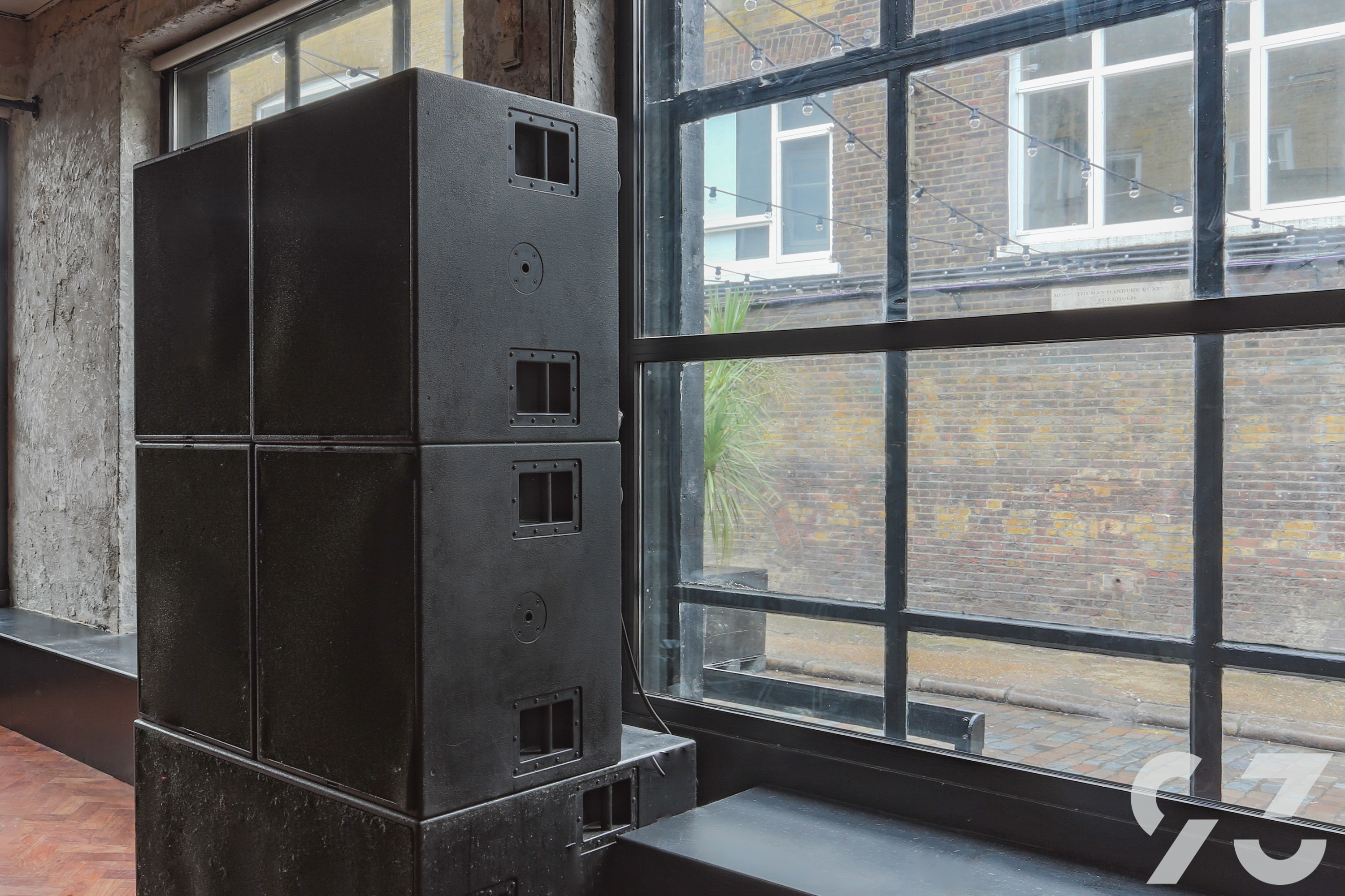 Whole Venue - v121nn4hbch.jpg