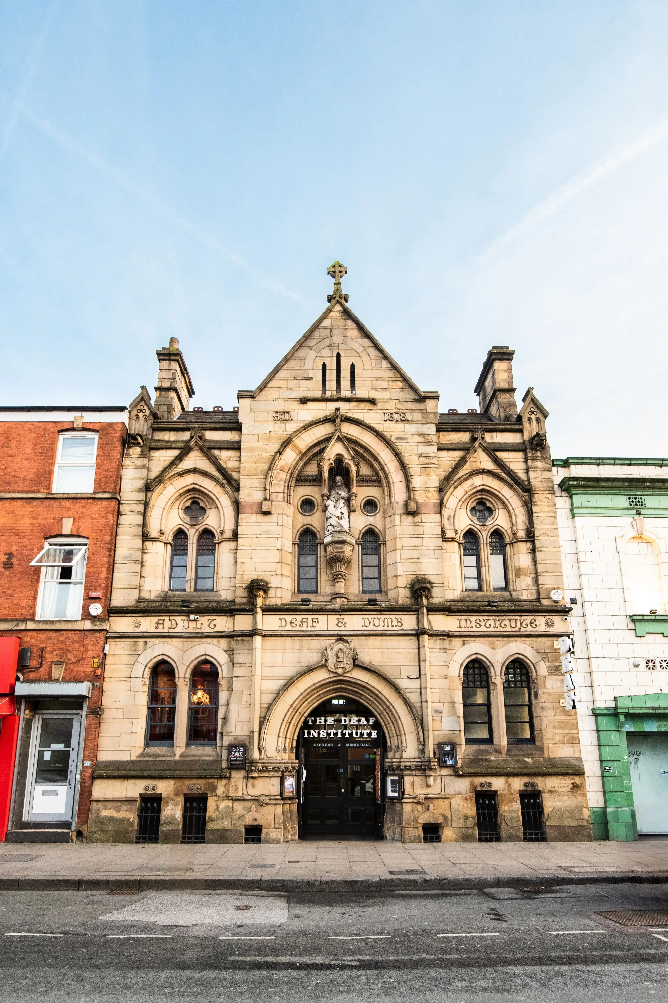 Music hall - 484708e0-ccfa-4973-9872-13e7699c36ef.webp