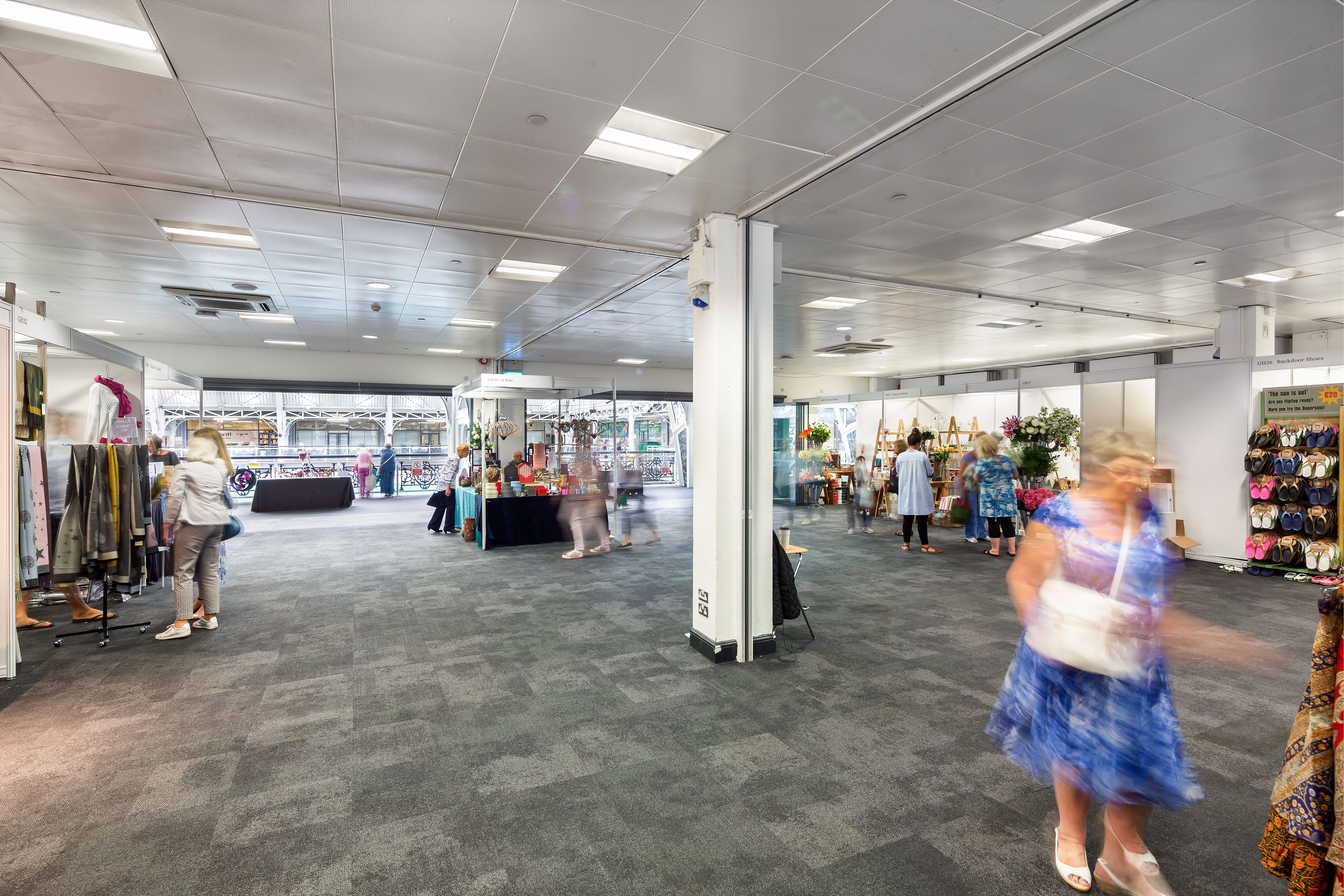 Spacious event venue Room B-H, ideal for trade shows and exhibitions with natural light.