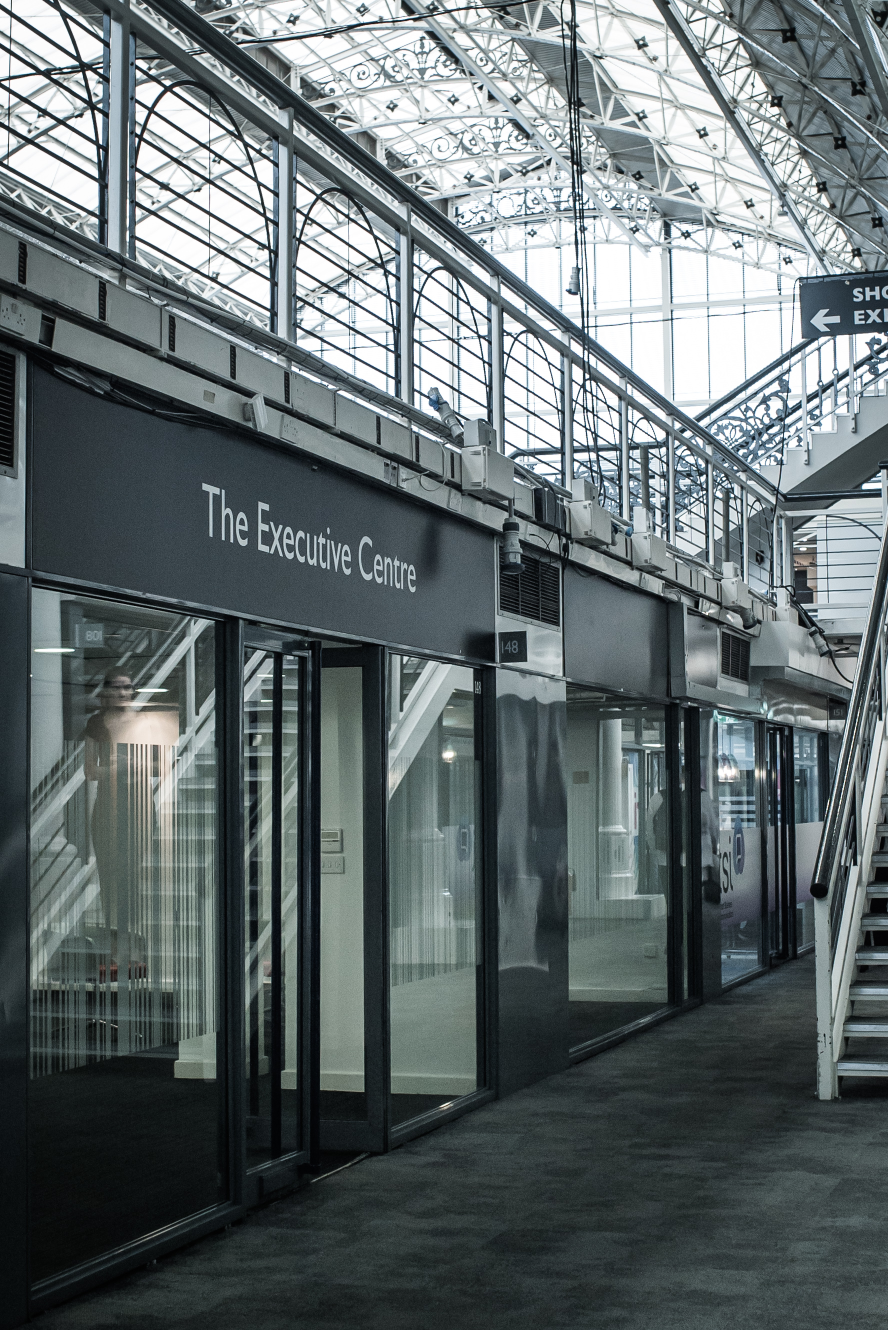 Executive Centre - t355uzzi25k.jpg