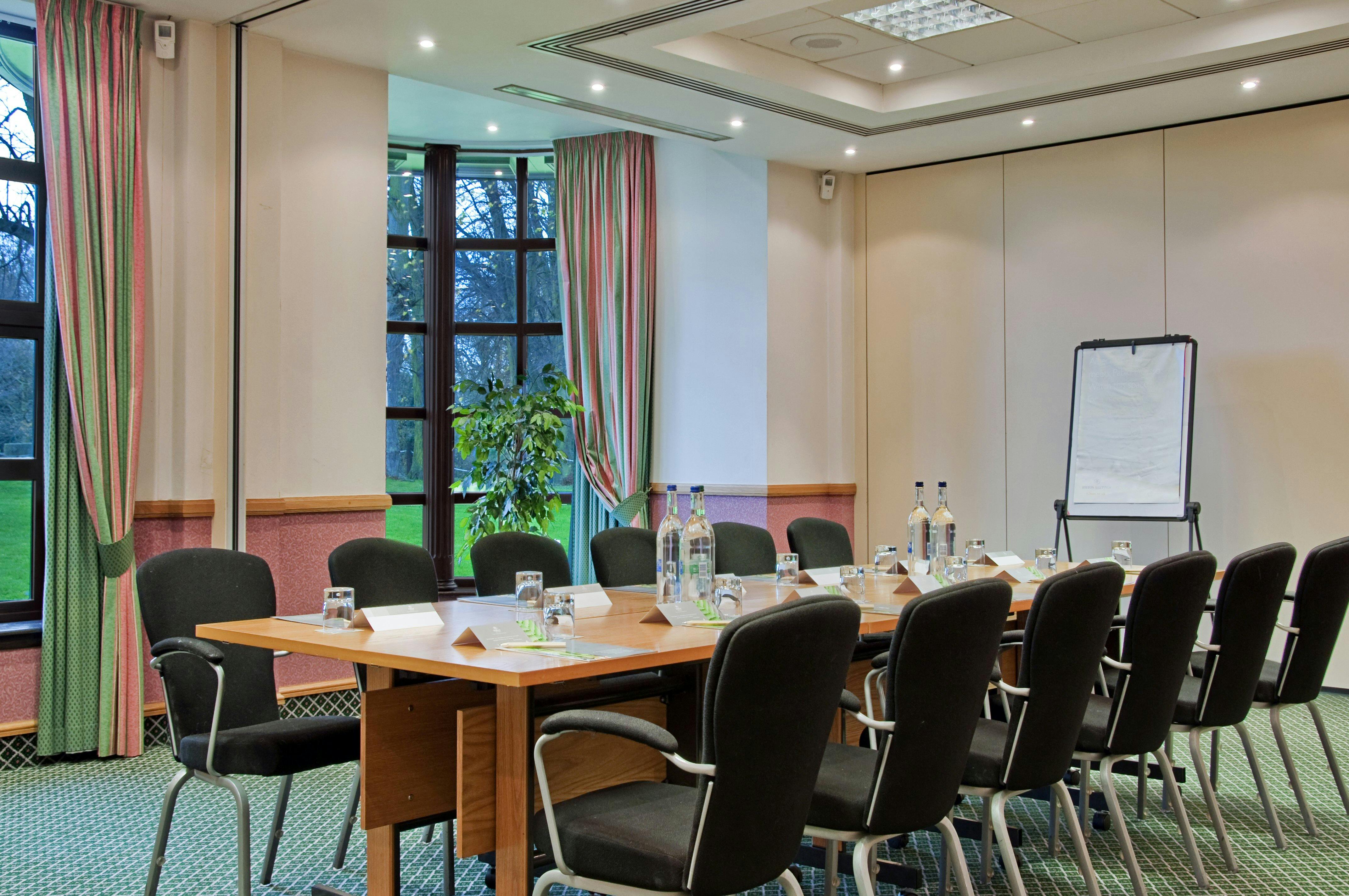 Syndicate Meeting Room at The Limes Lodge, bright space for professional gatherings.