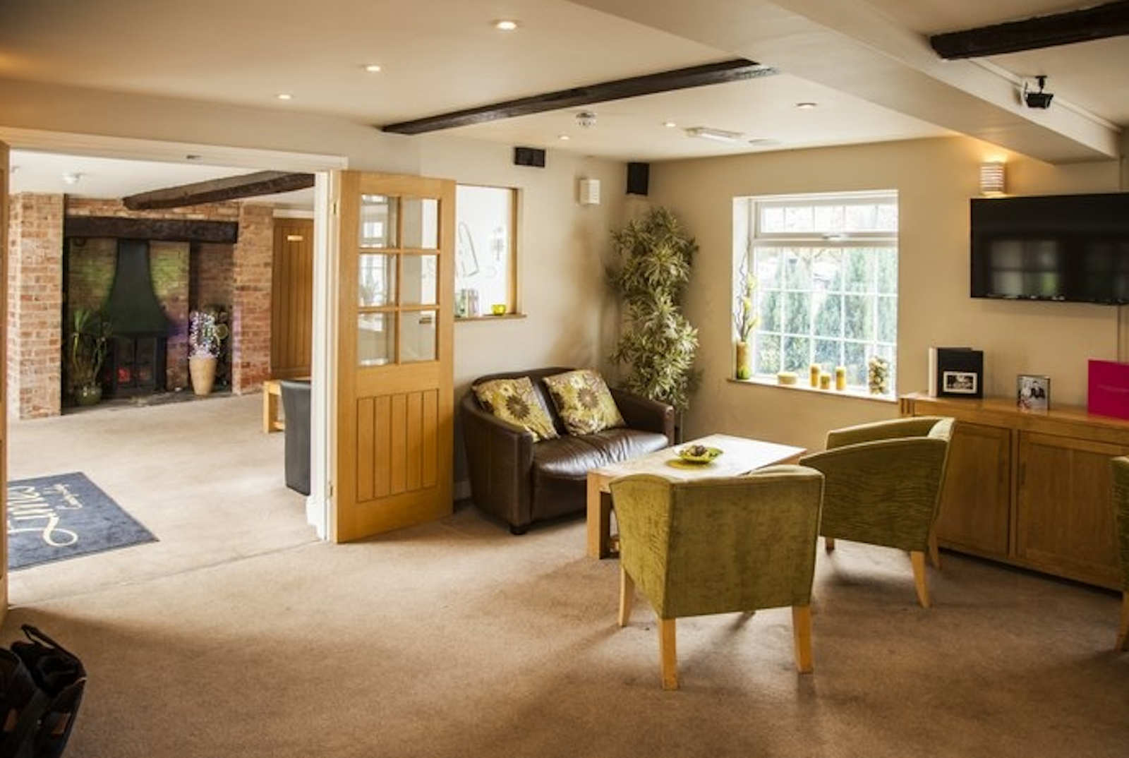 Syndicate Meeting Rooms at The Limes Lodge, versatile space for productive events.