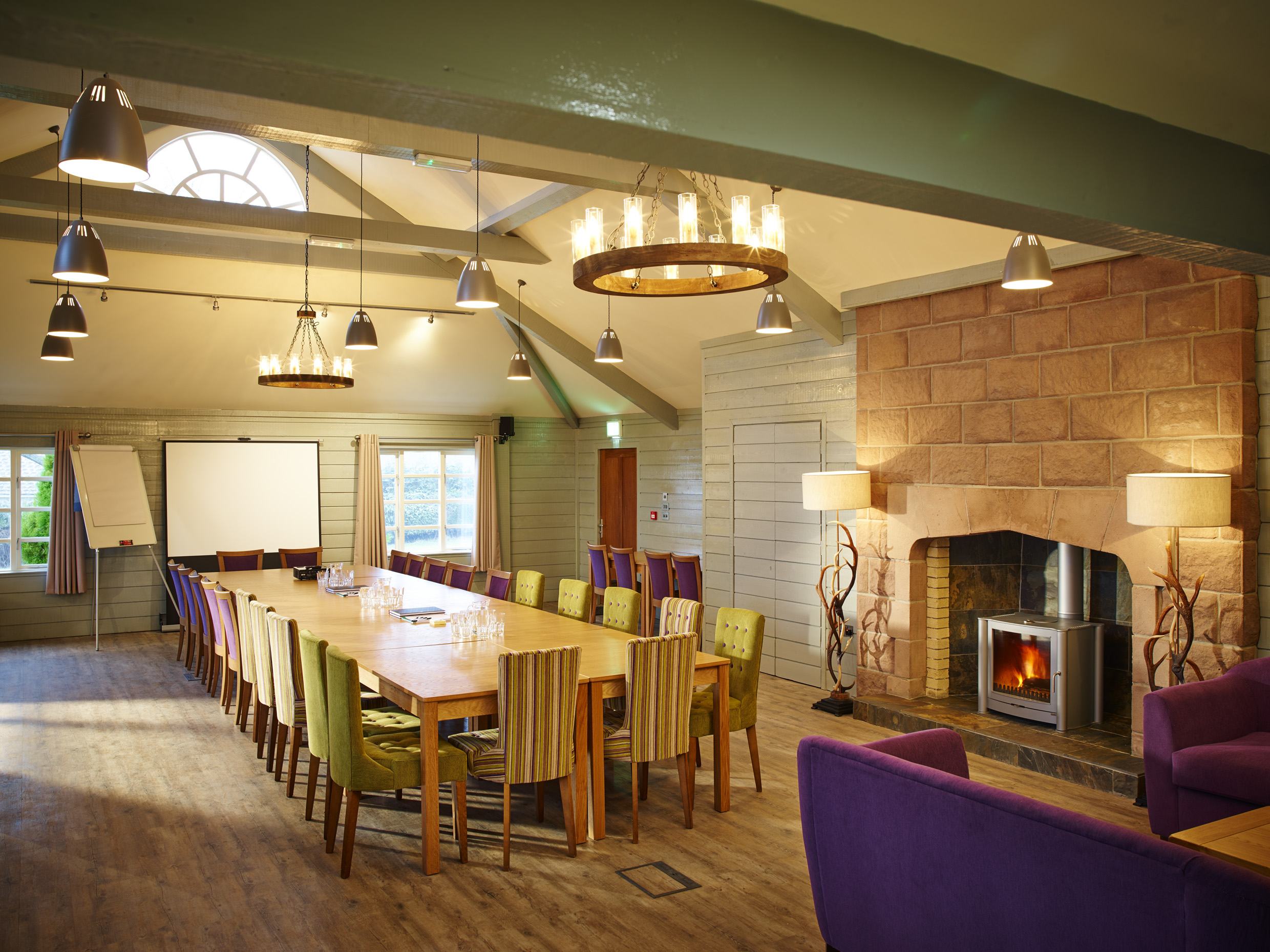 Forest Pavilion meeting space with fireplace, ideal for creative workshops and discussions.