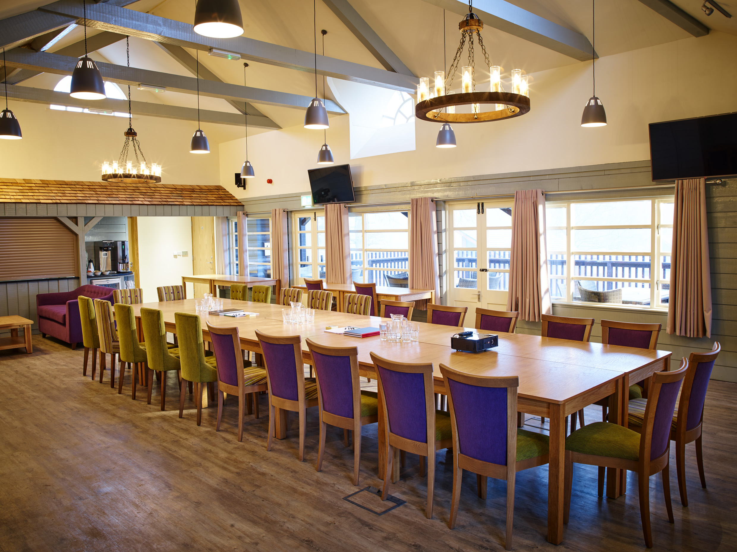 Forest Pavilion meeting room with wooden table, ideal for workshops and team events.