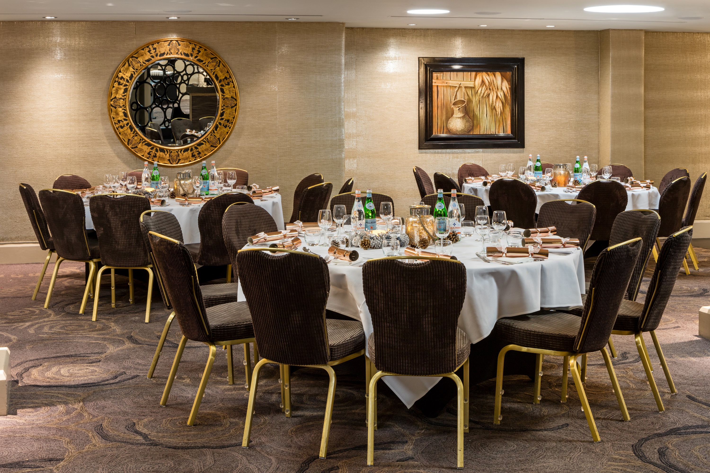 Grafton Suite banquet setup at Radisson Blu, ideal for corporate events and gatherings.