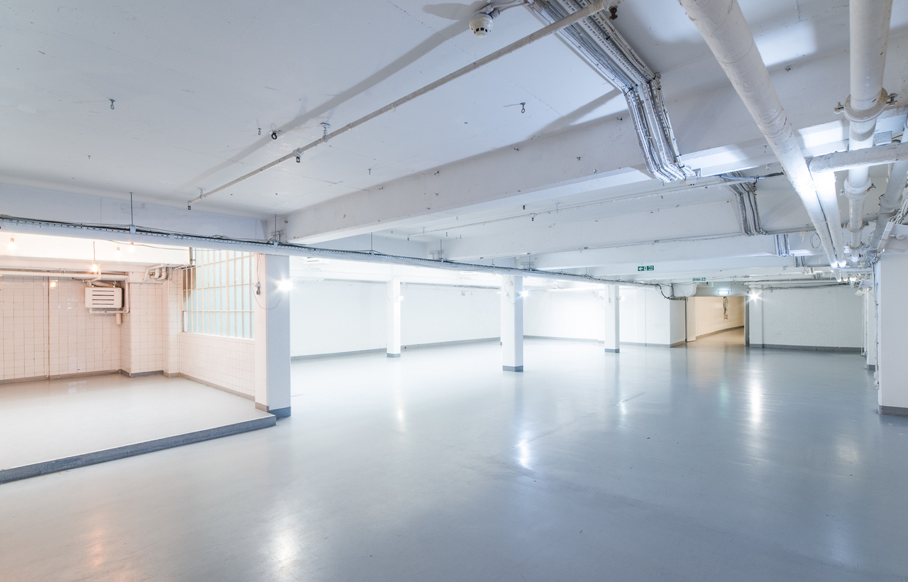 Whole Venue - qnkquyjbrgp.jpg