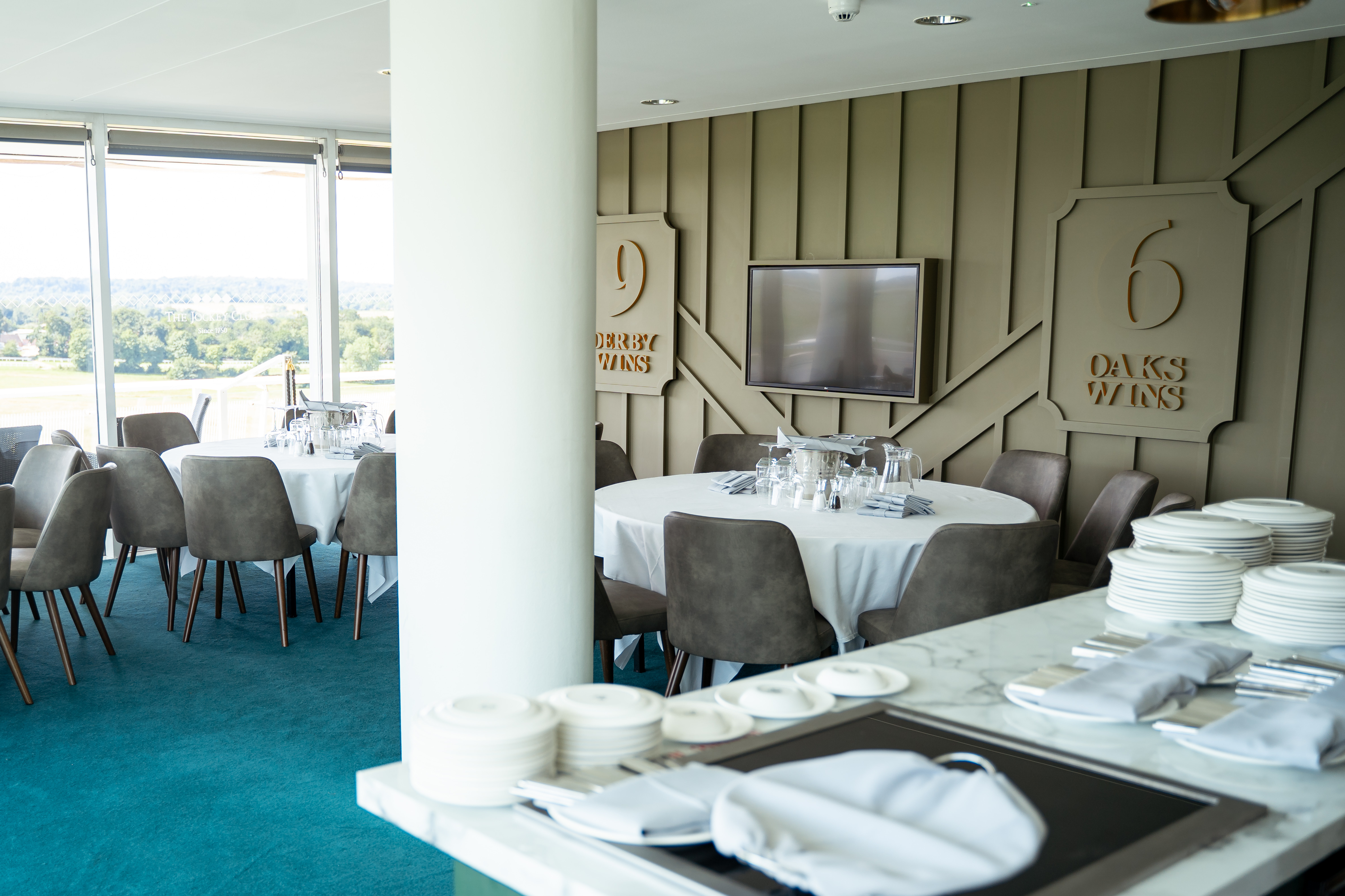 Queen's Double Box at Epsom Downs: elegant dining space for corporate events and gatherings.